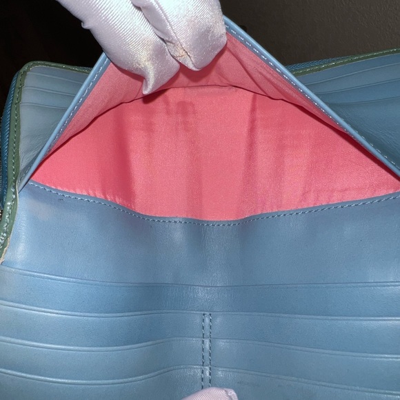 HARD TO FIND COACH SIGNATURE MULTI COLOR ZIP AROUND WALLET - Picture 6 of 9